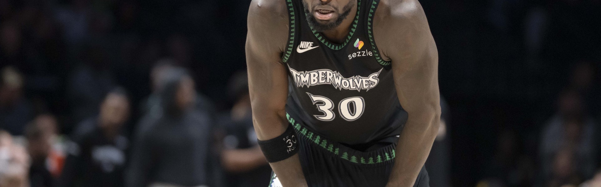 开云官方网站-顶不住啊！兰德尔反击滑翔上篮得手 骑士喊出本节第3次暂停